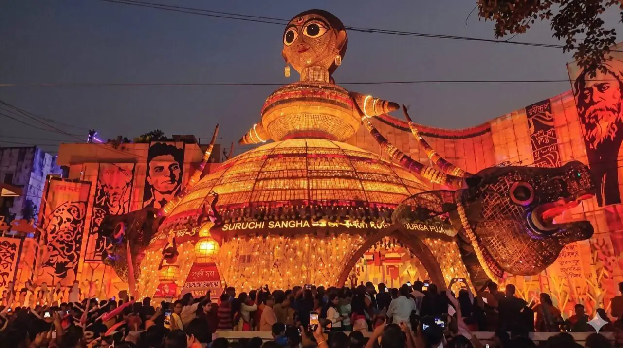 Suruchi Sangha pandal — award-winning South Kolkata art installation