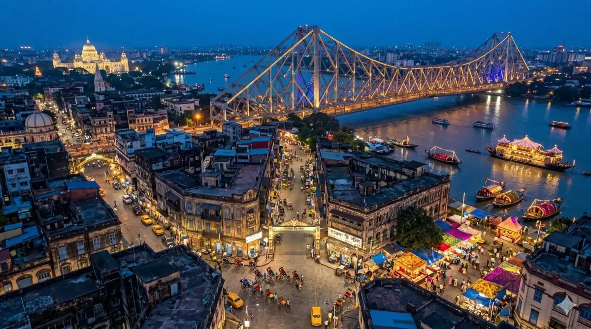 Howrah Bridge and the Hooghly river at first light, Kolkata